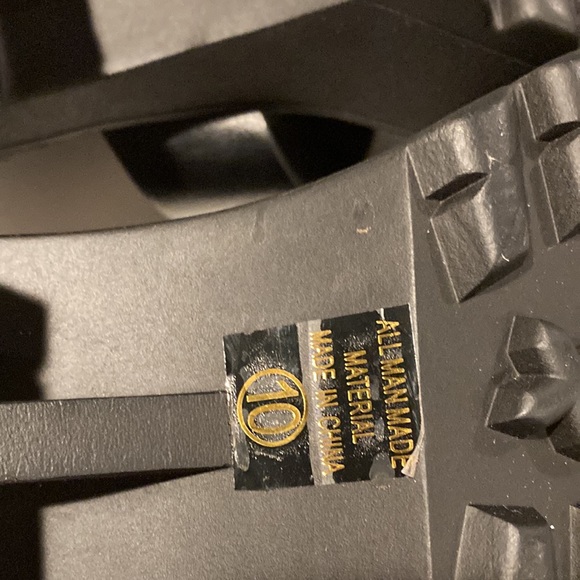 Soda Account Black Chunky Lug Sole Platform Sandals Size 10 NWOB - Picture 9 of 12